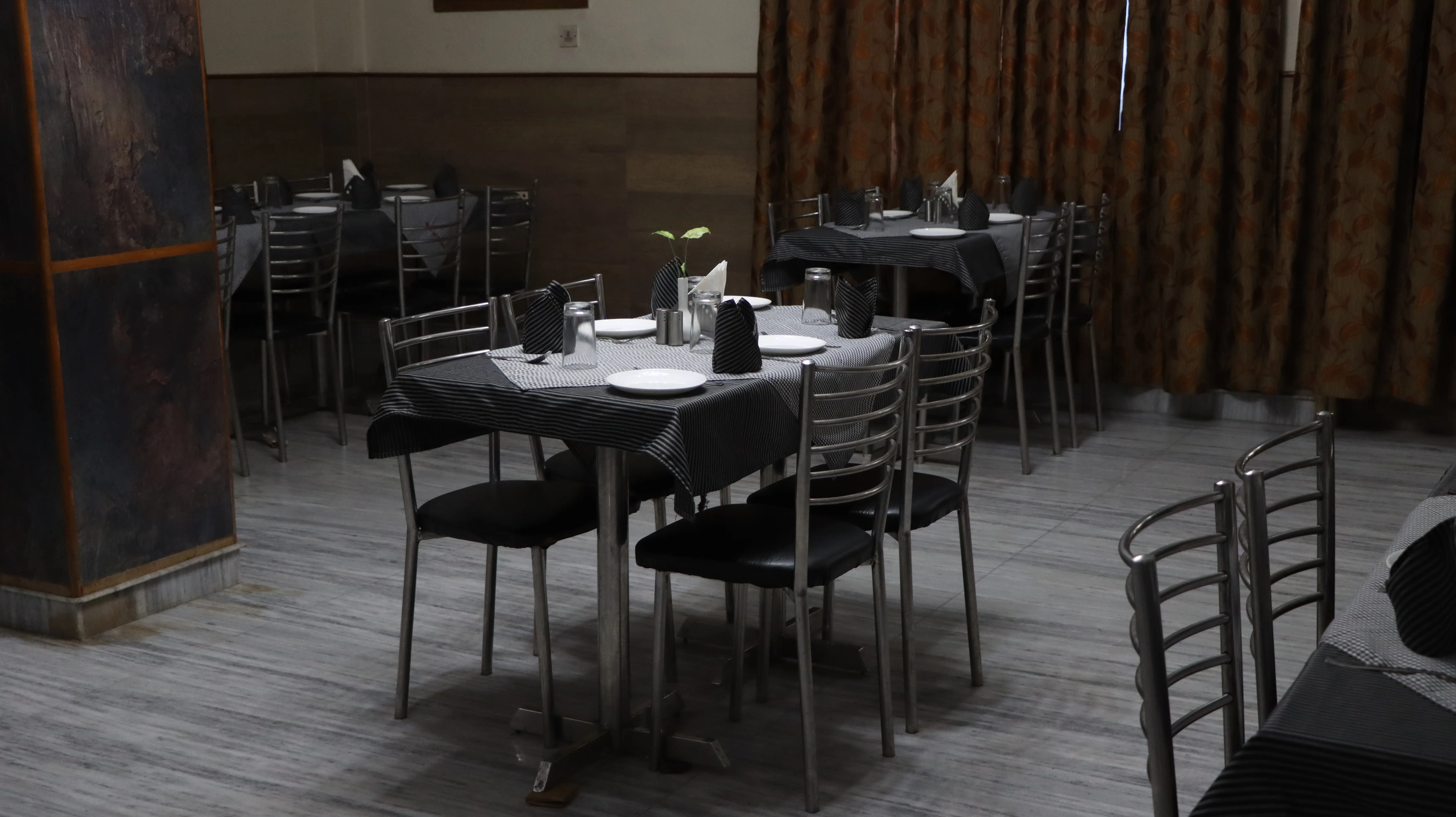 Restaurant Ambiance